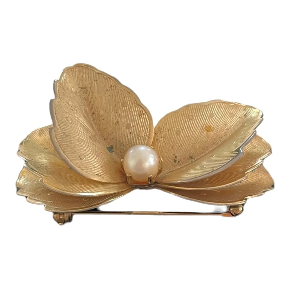 Vintage 1960s Gold Tone Pearl Petal Flower Brooch Floral Pin 2